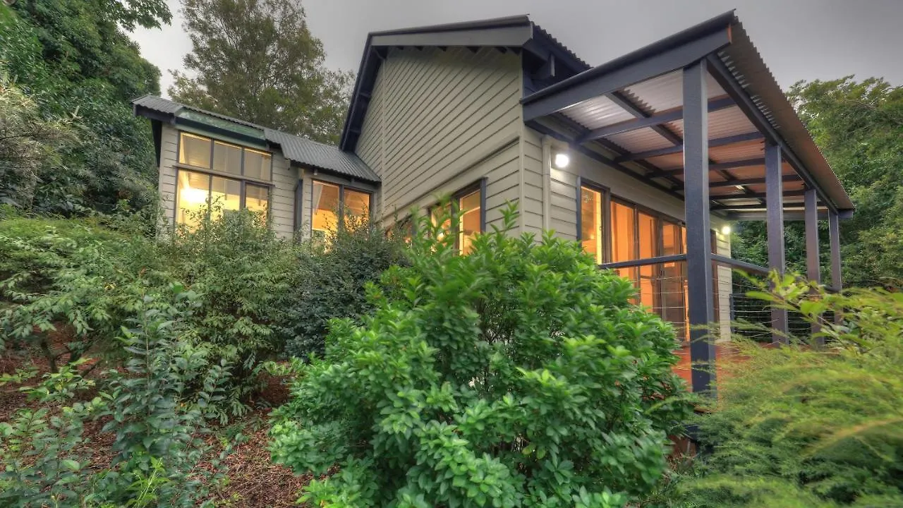 Montville Misty View Cottages 4*,